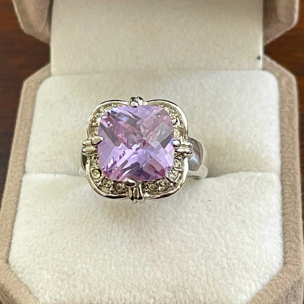 Lilac amethyst color crystal diamanté silver tone size 9.0 ring